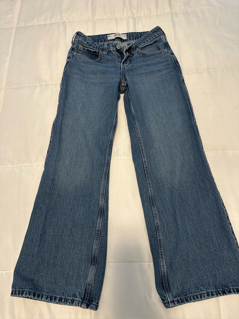 Hollister Women's Wide Leg Jeans in Medium Blue Wash